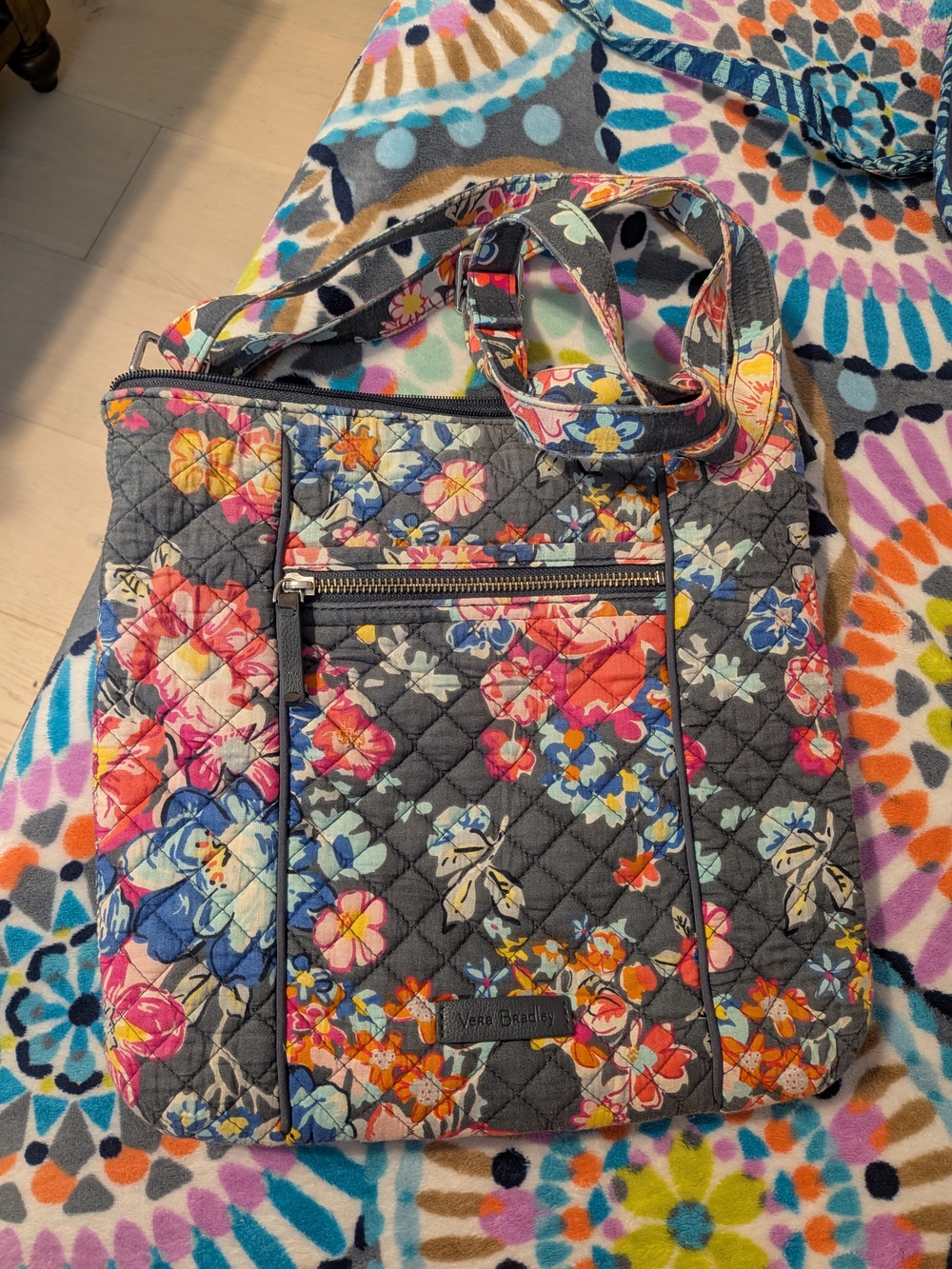 Vera Bradley Retired Jazzy Blooms Quilted Hipster Bag - Picture 4 of 10